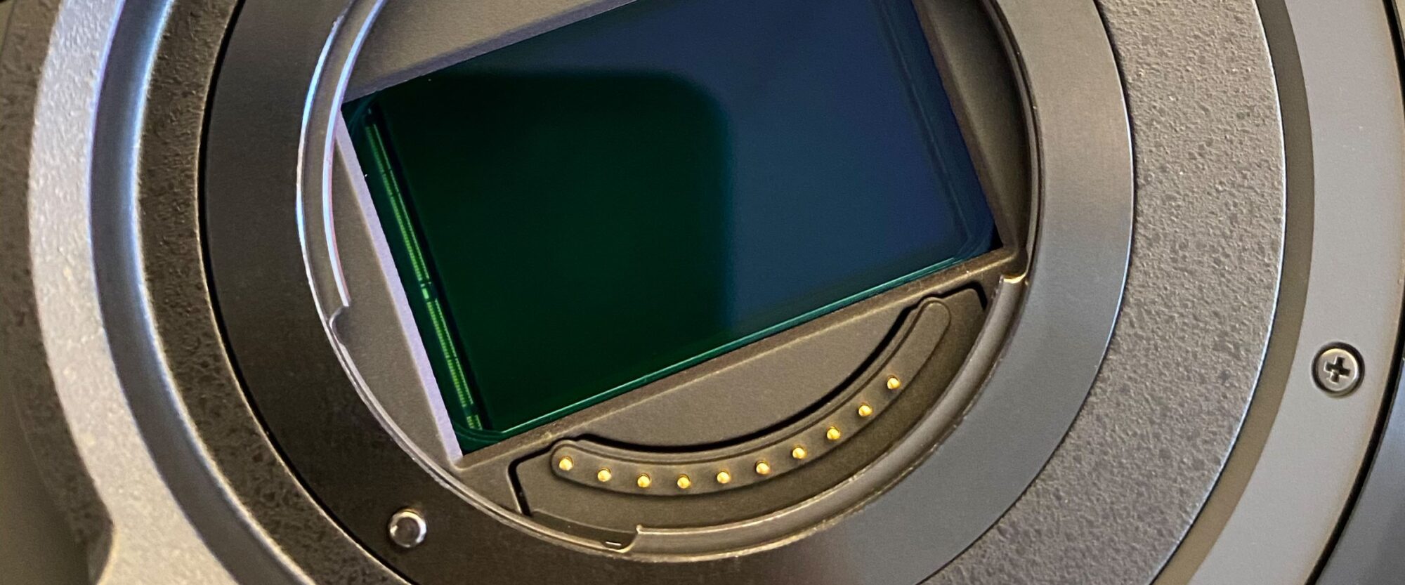 The sensor behind the mount