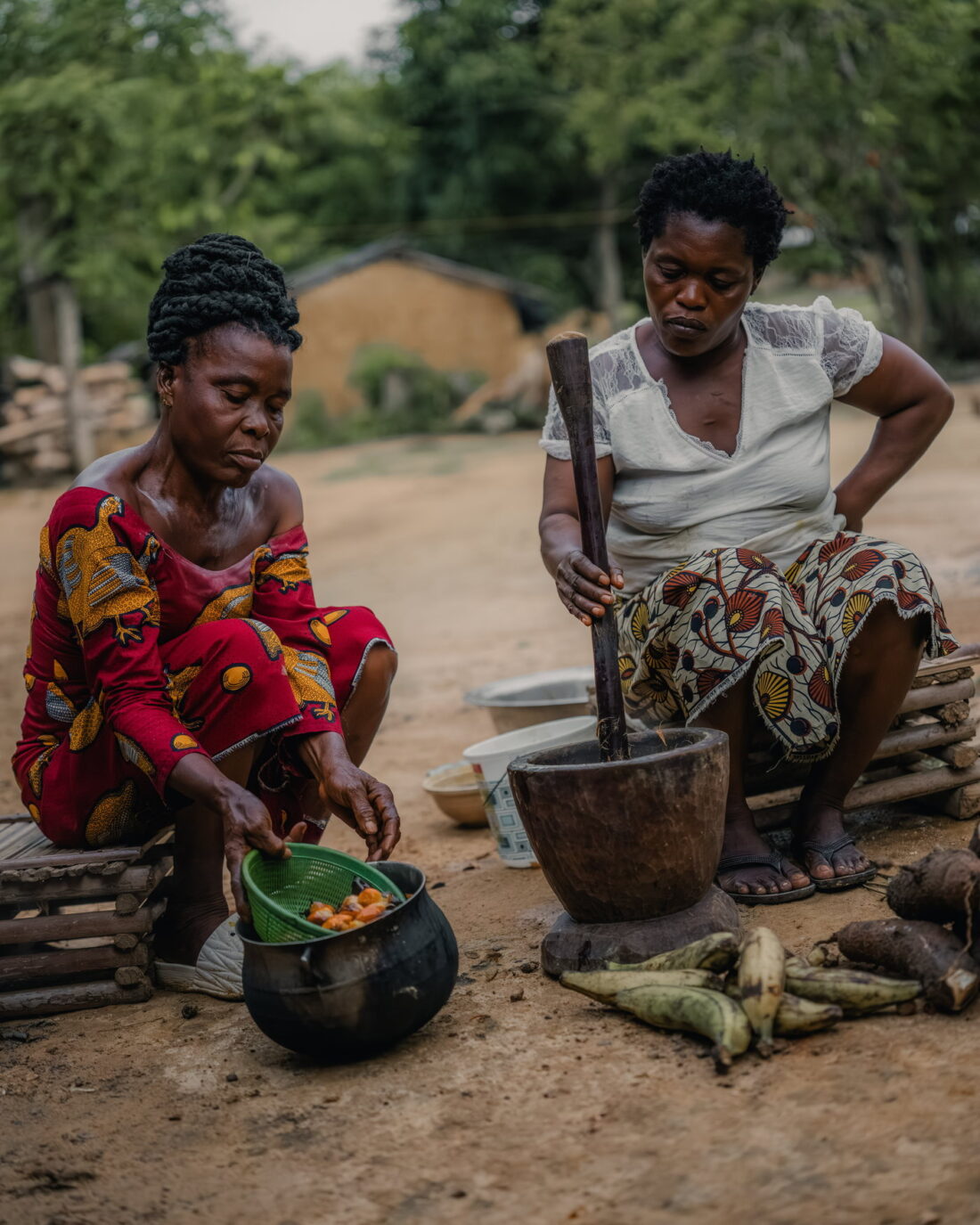 Preparing food in the village, Côte d’Ivoire