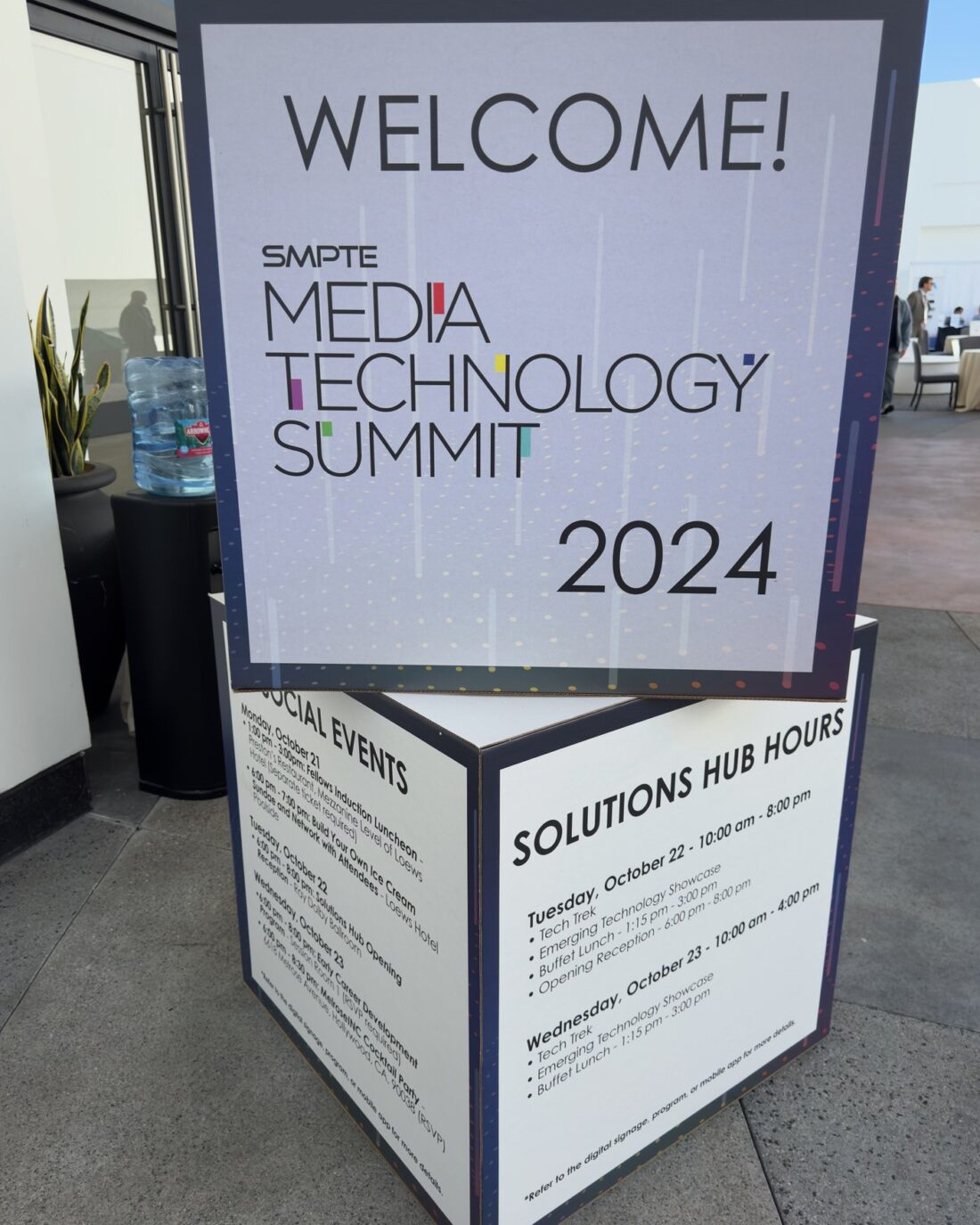 The welcome sign at the entrance