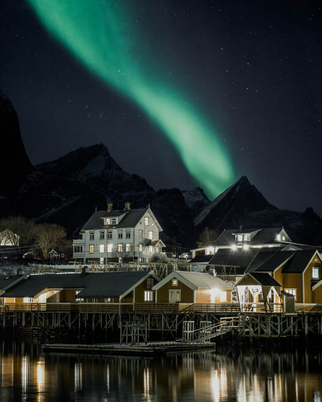 A green beam over the harbour